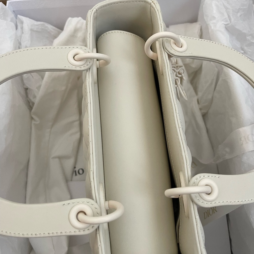 Lady Dior Ultra Matte white medium - Picture 15 of 16